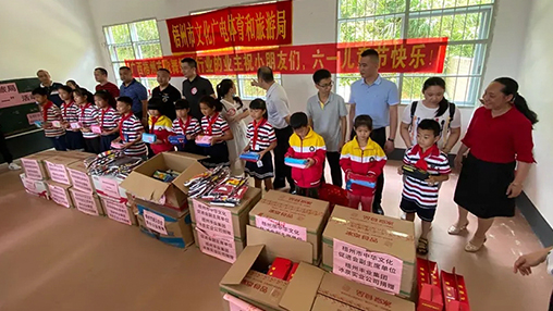 愛心回饋 筑夢教育 | 百裕集團以行動助力公益，點亮童真夢想！