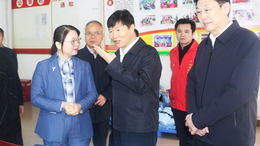 廣西壯族自治區(qū)黨委委員、常委、副書記劉小明蒞臨百裕集團(tuán)環(huán)江車間調(diào)研