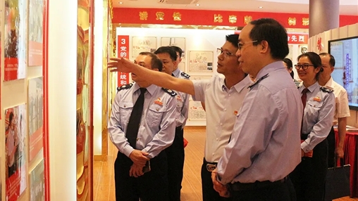 岑溪市稅務(wù)局、岑溪市農(nóng)村商業(yè)銀行黨組成員交流團(tuán)蒞臨百裕集團(tuán)參觀交流