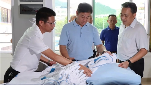 梧州市市委常委、統(tǒng)戰(zhàn)部部長(zhǎng)何世恰蒞臨百裕集團(tuán)調(diào)研指導(dǎo)